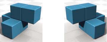 Deux figures composent du même nombre de cubes et de la même forme ont une orientation différente.